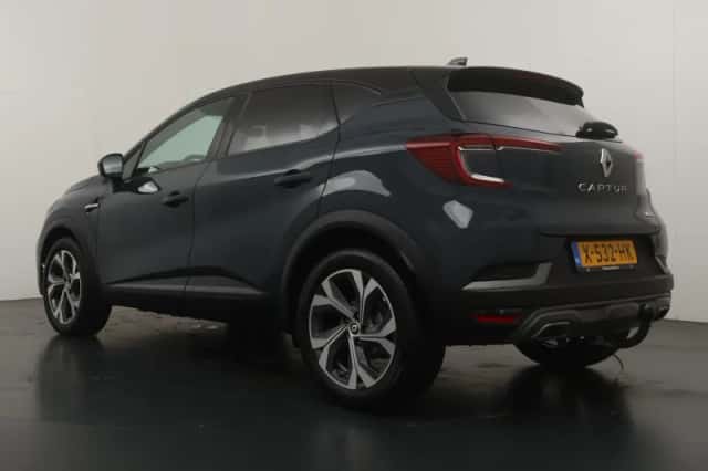 Renault Captur (2023) thumbnail 3