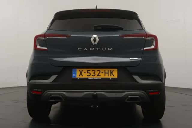 Renault Captur (2023) thumbnail 4