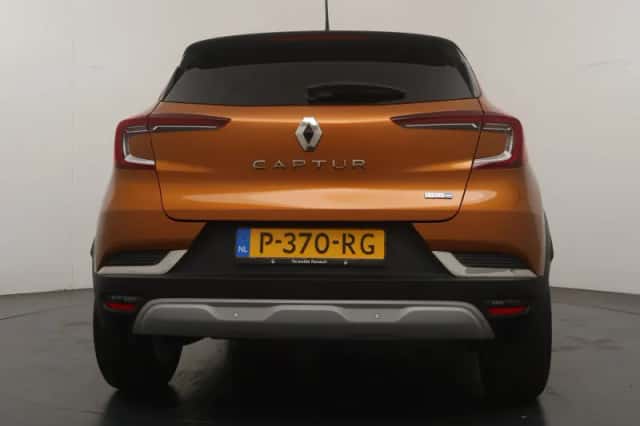 Renault Captur (2022) thumbnail 4