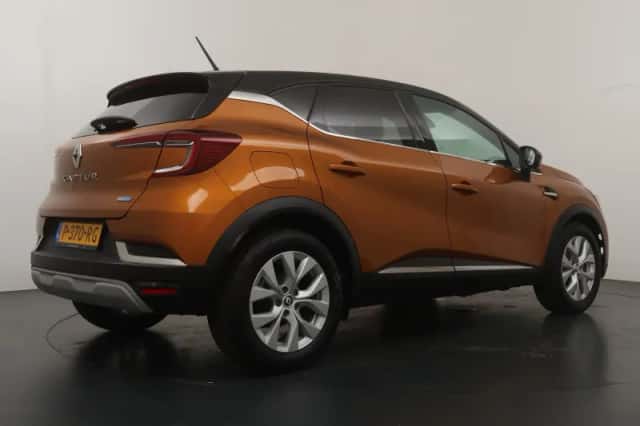Renault Captur (2022) thumbnail 5