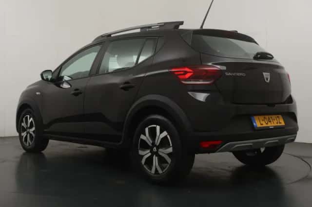 Dacia Sandero Stepway (2021) thumbnail 3