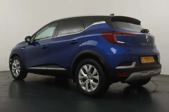 Renault Captur (2021) thumbnail 3