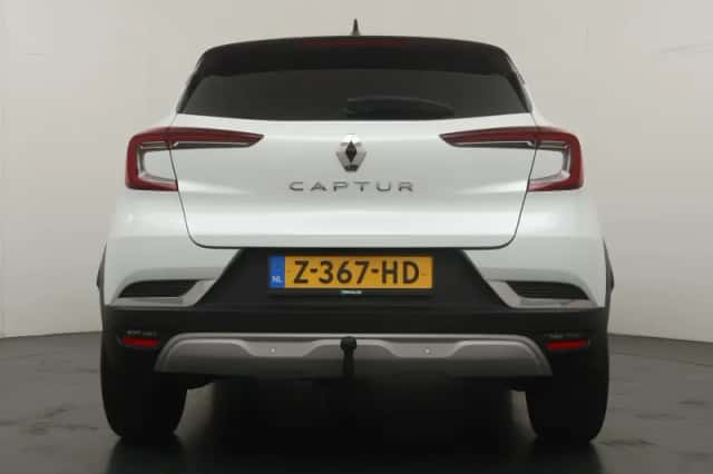 Renault Captur (2023) thumbnail 4