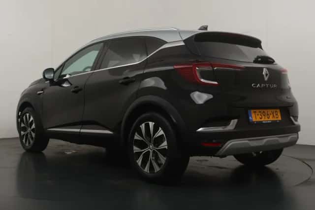 Renault Captur (2023) thumbnail 3