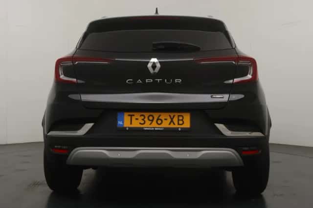 Renault Captur (2023) thumbnail 4