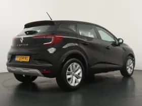 Renault Captur (2023) thumbnail 2