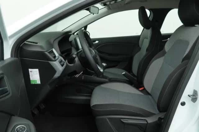 Renault Clio (2024) thumbnail 6