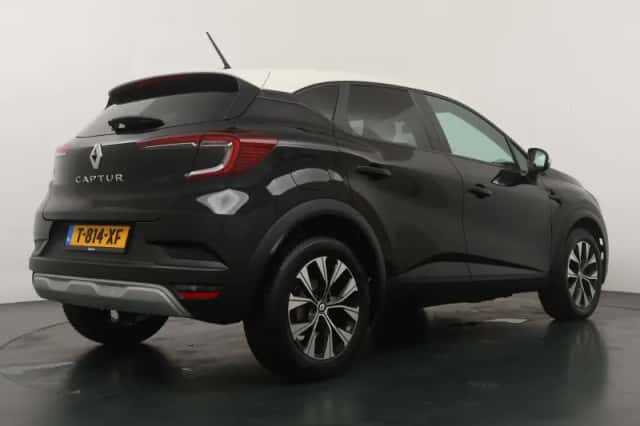 Renault Captur (2023) thumbnail 5