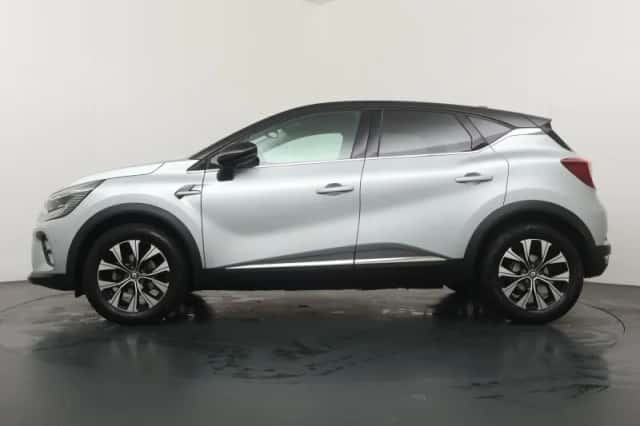 Renault Captur (2023) thumbnail 2