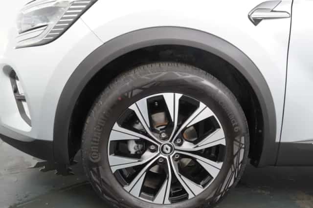 Renault Captur (2023) thumbnail 16