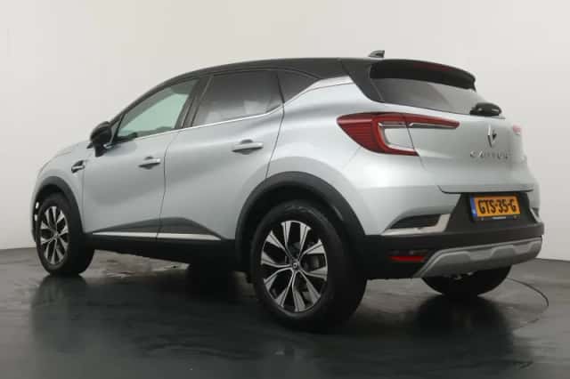 Renault Captur (2023) thumbnail 3