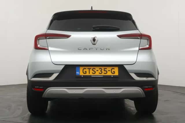 Renault Captur (2023) thumbnail 4