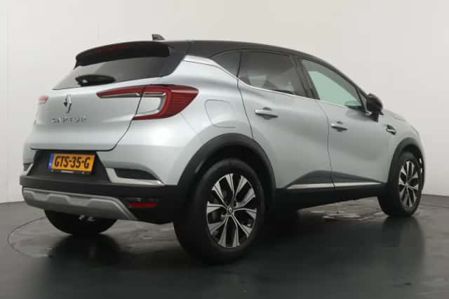 Renault Captur (2023) thumbnail 5