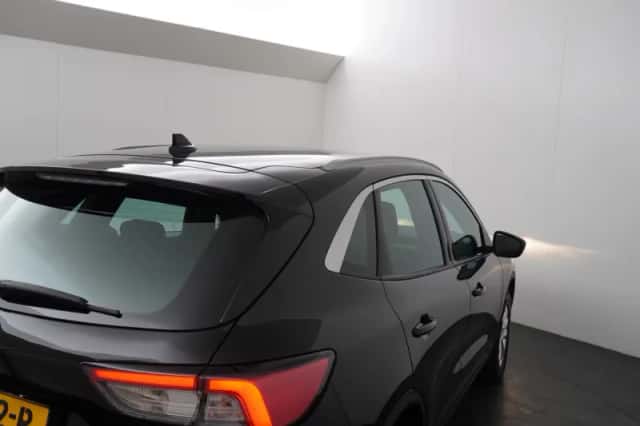 Ford Kuga (2022) thumbnail 39