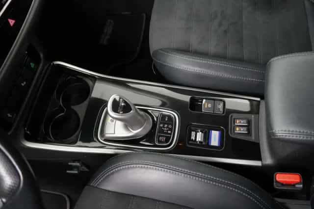 Mitsubishi Outlander (2021) thumbnail 12