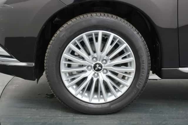 Mitsubishi Outlander (2021) thumbnail 14