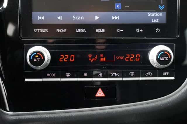 Mitsubishi Outlander (2021) thumbnail 16