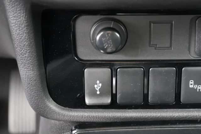 Mitsubishi Outlander (2021) thumbnail 18