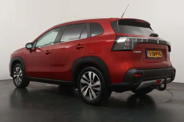 Suzuki S-Cross (2023) thumbnail 3