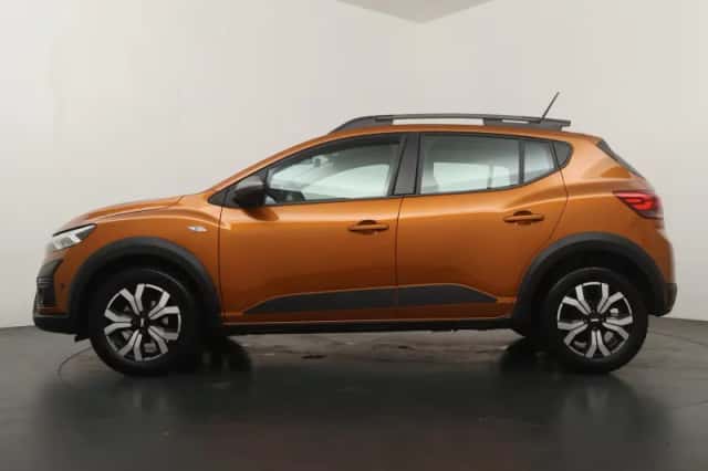 Dacia Sandero Stepway (2023) thumbnail 2