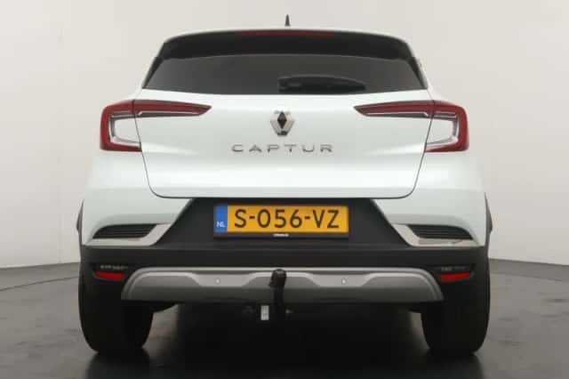 Renault Captur (2023) thumbnail 4