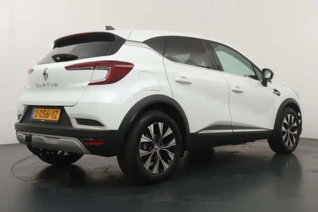Renault Captur (2023) thumbnail 5