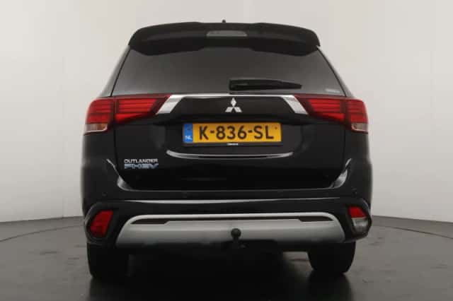 Mitsubishi Outlander (2021) thumbnail 4