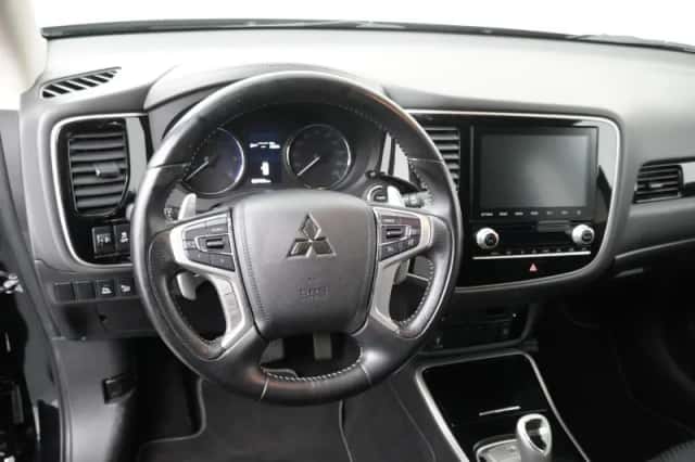 Mitsubishi Outlander (2021) thumbnail 9