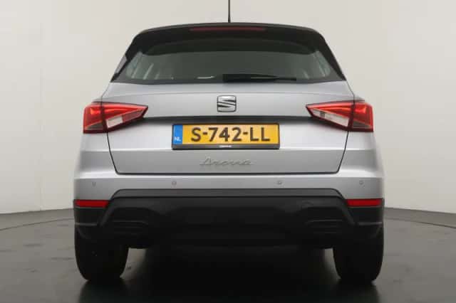 SEAT Arona (2023) thumbnail 4