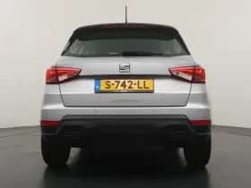 SEAT Arona (2023) thumbnail 4
