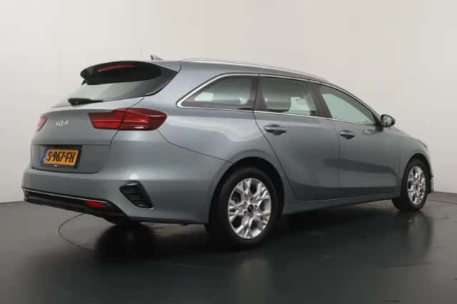 Kia Ceed Sportswagon (2023) thumbnail 5