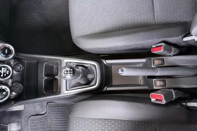 Suzuki Swift (2022) thumbnail 12