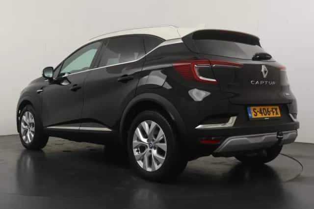 Renault Captur (2021) thumbnail 3