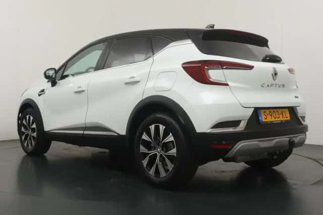 Renault Captur (2023) thumbnail 3