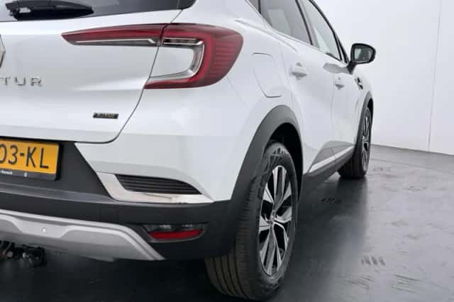 Renault Captur (2023) thumbnail 36