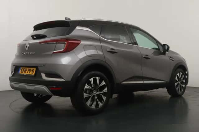 Renault Captur (2023) thumbnail 5