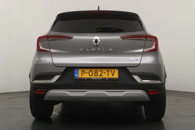 Renault Captur (2022) thumbnail 4