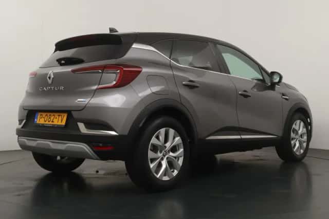 Renault Captur (2022) thumbnail 5