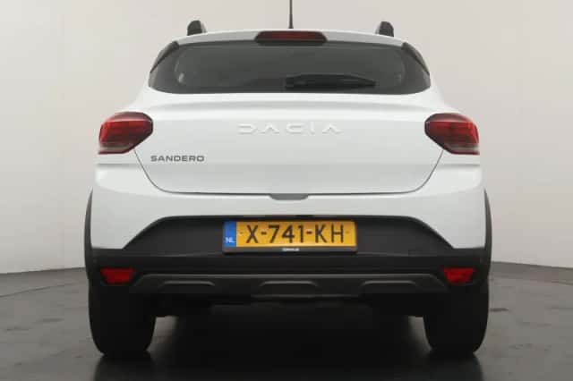 Dacia Sandero Stepway (2023) thumbnail 4