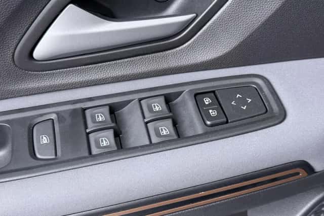 Dacia Sandero Stepway (2024) thumbnail 24