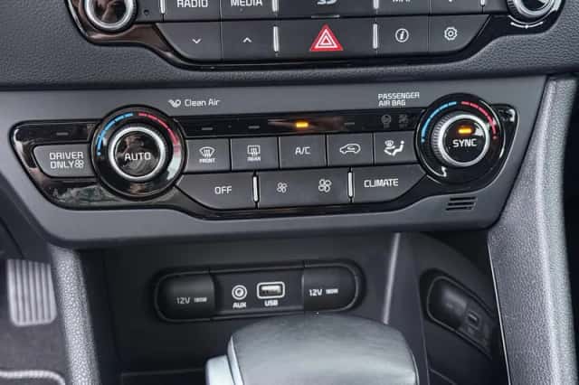 Kia Niro (2017) thumbnail 17