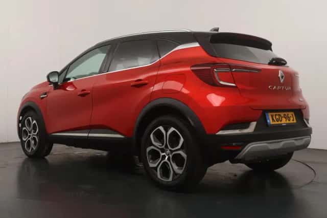 Renault Captur (2022) thumbnail 3