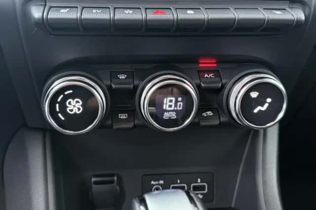Renault Captur (2022) thumbnail 17