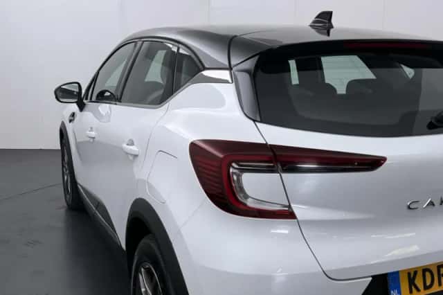 Renault Captur (2022) thumbnail 32