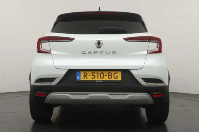 Renault Captur (2022) thumbnail 4