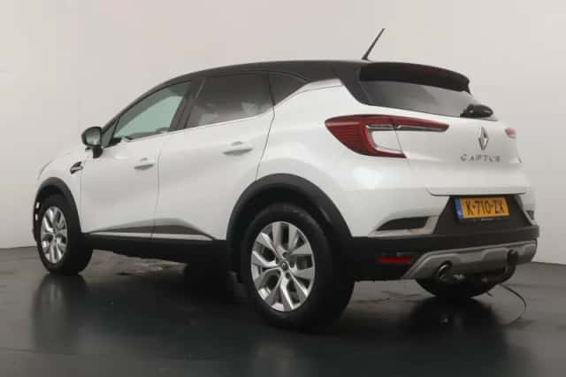 Renault Captur (2021) thumbnail 3