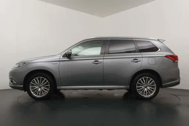 Mitsubishi Outlander (2021) thumbnail 2