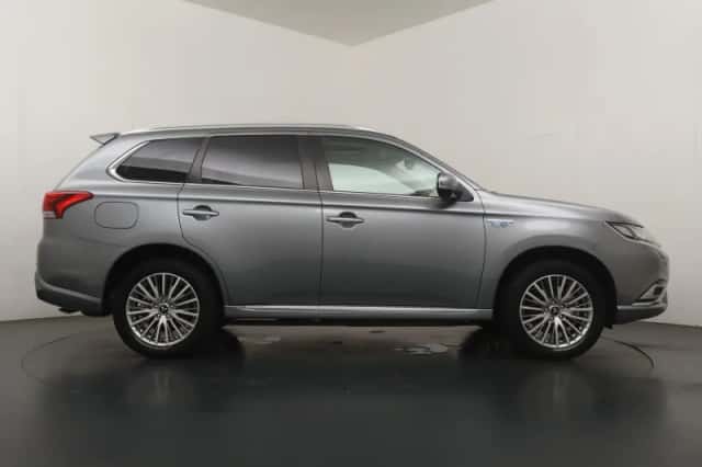 Mitsubishi Outlander (2021) thumbnail 6