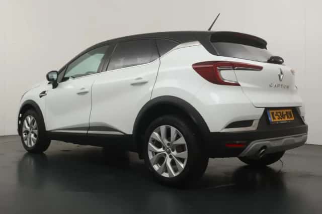 Renault Captur (2021) thumbnail 3