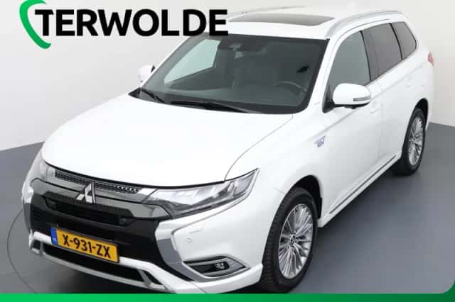 Mitsubishi Outlander (2020) thumbnail 1